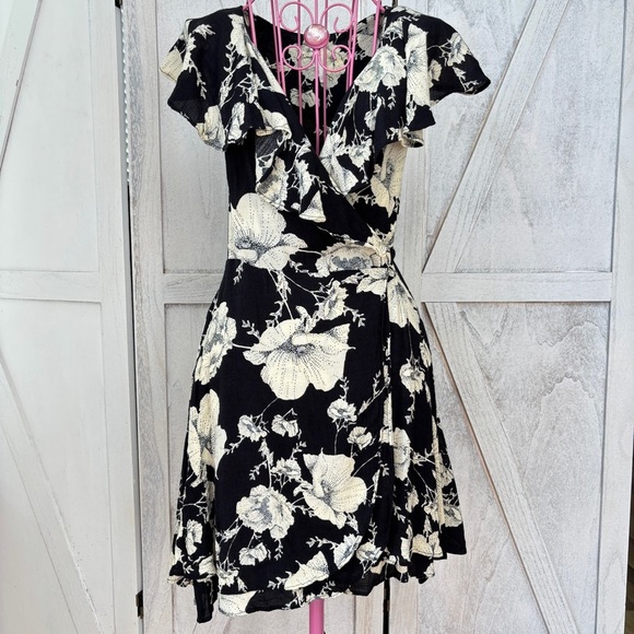 Free People Floral Wrap Dress Women’s Small Black Cream Boho Cottagecore - Picture 1 of 10